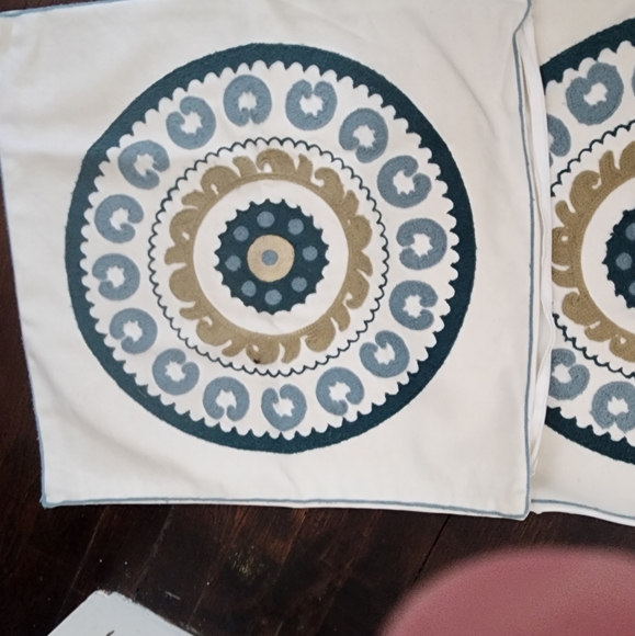 2  18in embroidered pillow covers - Picture 1 of 2